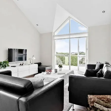Beautiful In With House Sea View *