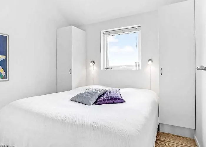 3 Bedroom Lovely In Feriehus