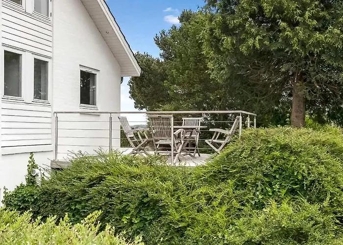 3 Bedroom Lovely In Feriehus