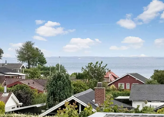 3 Bedroom Lovely In * Hejls